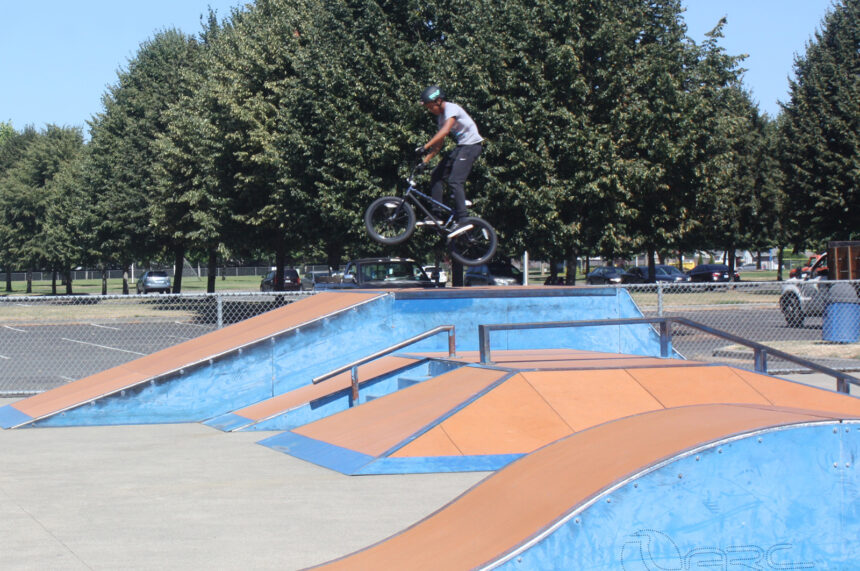 bike doing jumps at skatepark