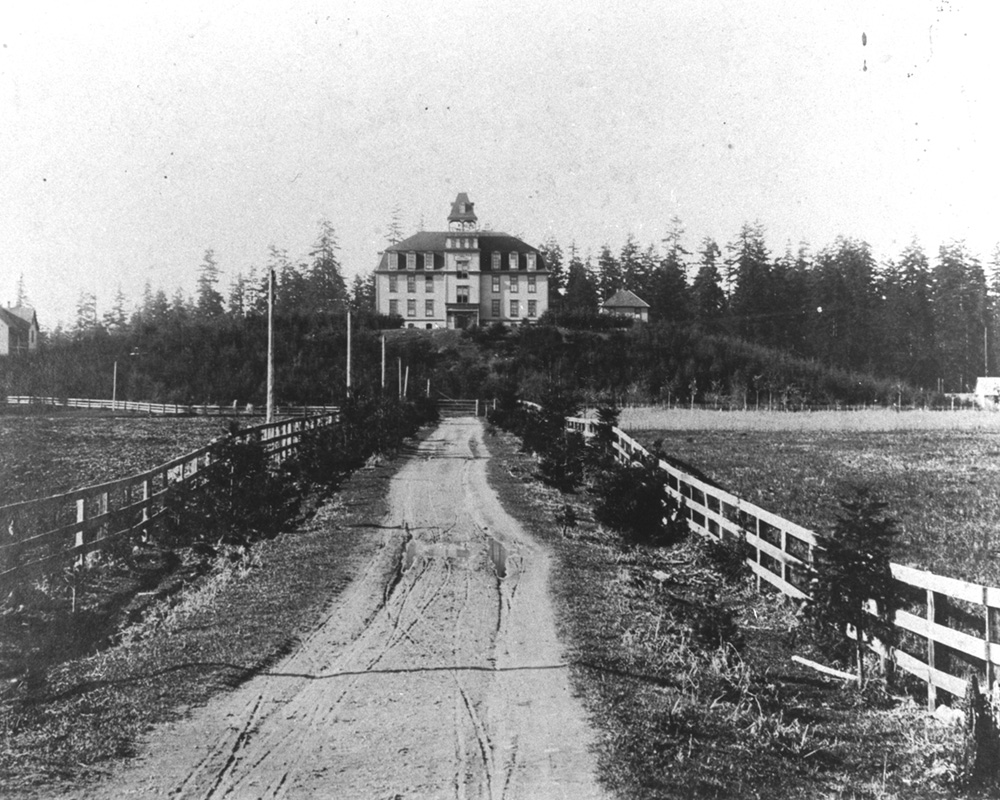 Dirt road leading up to Old Main at Saint Martin's College, c.1900