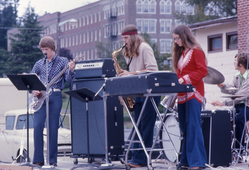 performers at 1975 mad fest