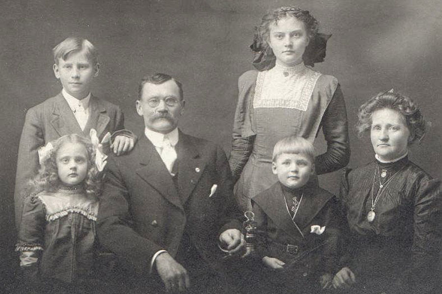 Holmes Family Portrait, December 1910